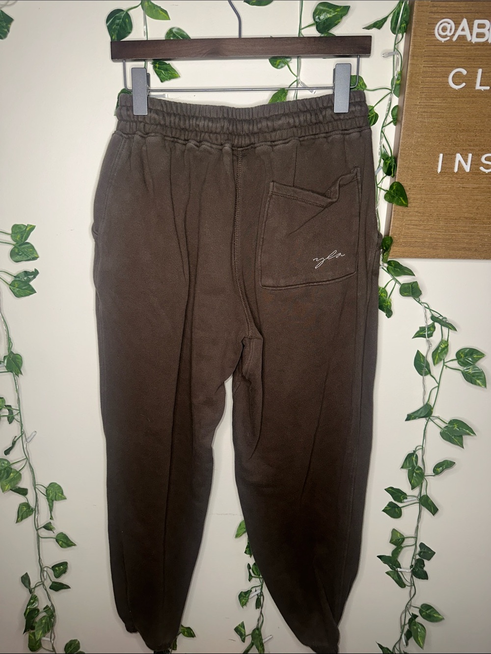 YoungLA Men’s Brown Sweatpants - Picture 4 of 6
